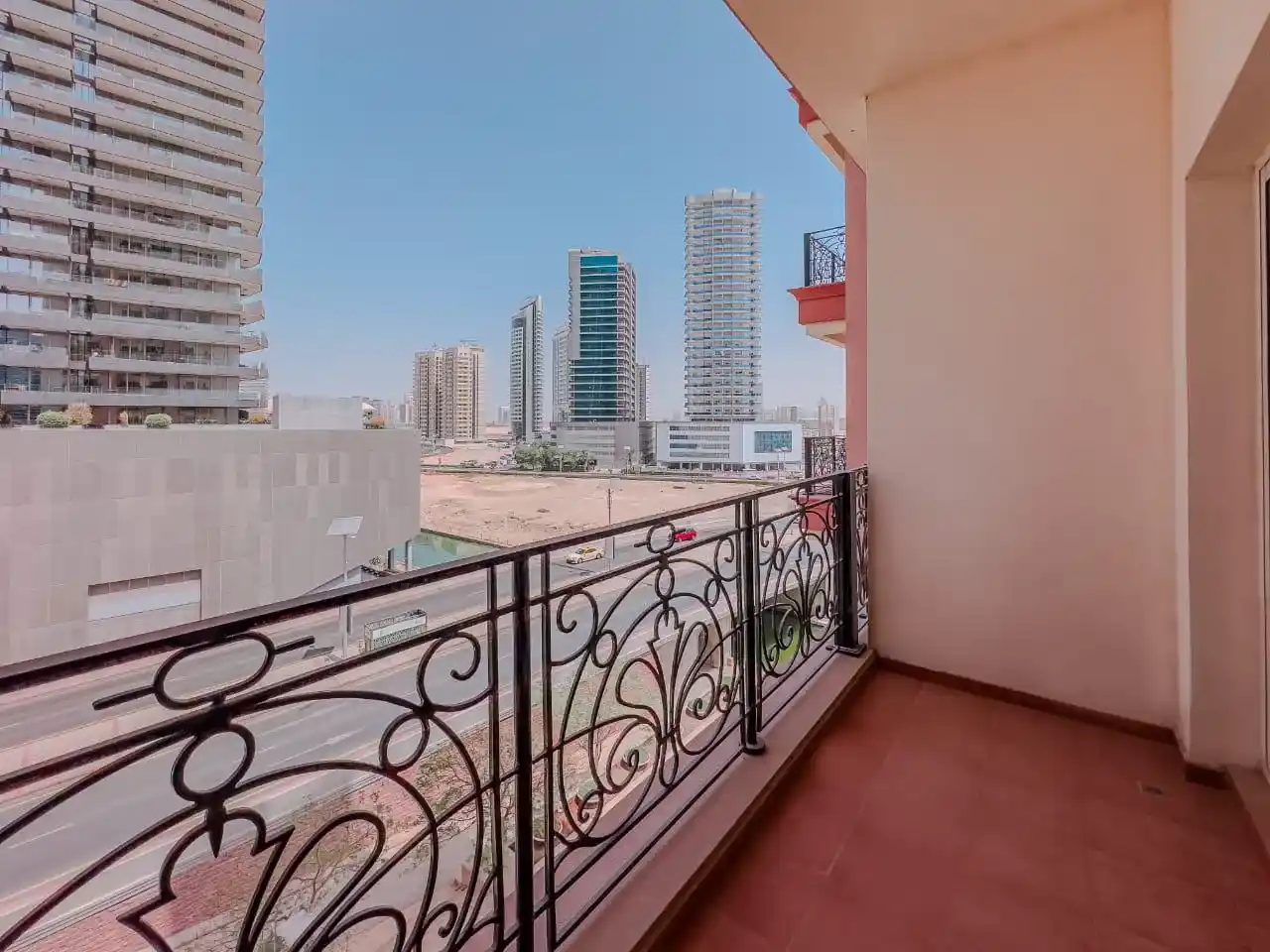 Spacious 1 Bedroom fully furnished in Venetian